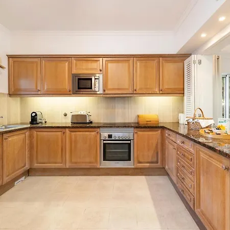 Encosta Do Club キンタ・ド・ラーゴ