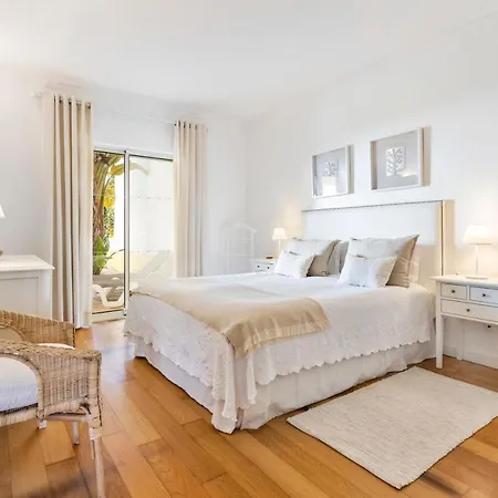 Encosta Do Club ホリデーパーク キンタ・ド・ラーゴ